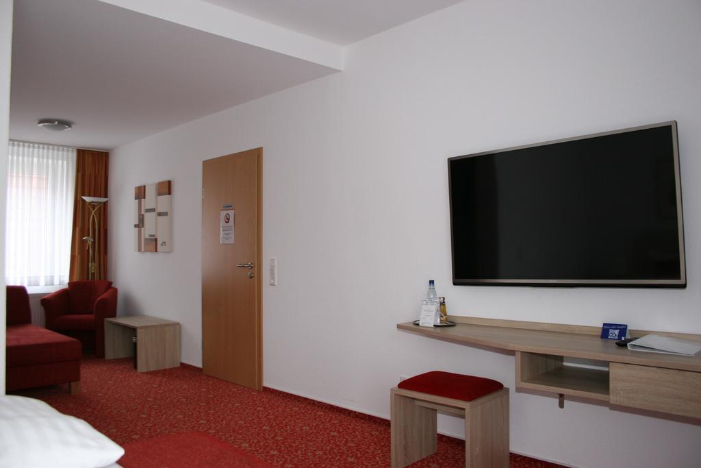 Hotel Petersen Бад-Цвишенан Экстерьер фото