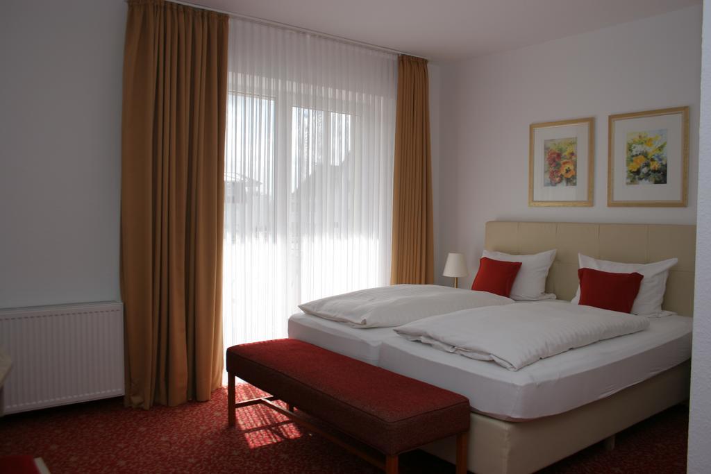 Hotel Petersen Бад-Цвишенан Экстерьер фото