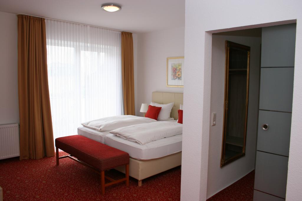 Hotel Petersen Бад-Цвишенан Экстерьер фото